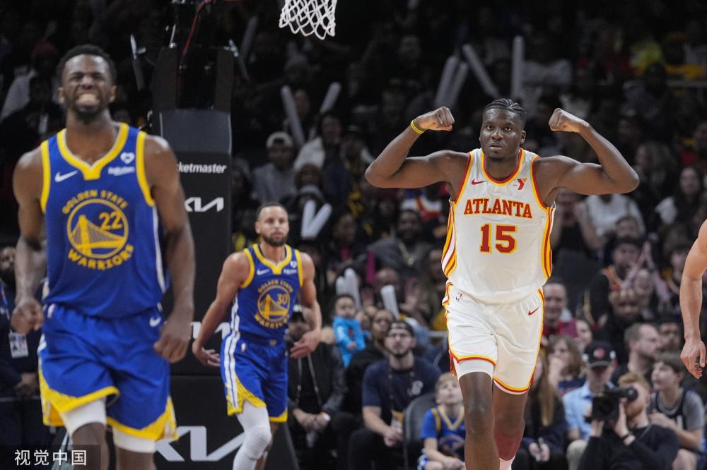 他不断推动 他不断推动