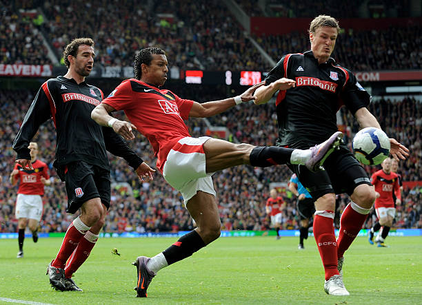 现得尤为突 现得尤为突